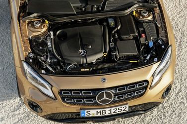 Mercedes-Benz GLA I (X156) فيس ليفت I (X156)، دفع رباعي 5 أبواب — حجرة المحرك