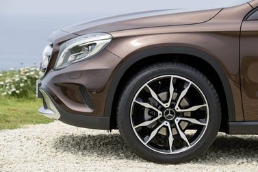 Mercedes-Benz GLA I (X156)، دفع رباعي 5 أبواب — الجزء الأمامي من السيارة عن قرب