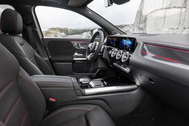 Mercedes-Benz GLA II (H247)، دفع رباعي 5 أبواب — منطقة السائق