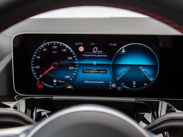 Mercedes-Benz GLA II (H247)، دفع رباعي 5 أبواب — لوحة العدادات
