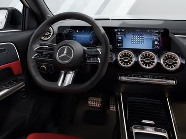 Mercedes-Benz GLA عملية فيس ليفت II (H247) II (H247)، دفع رباعي 5 أبواب — منطقة السائق