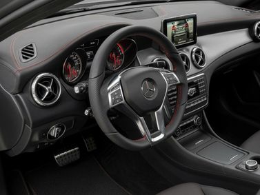Mercedes-Benz GLA I (X156)، دفع رباعي 5 أبواب — منطقة السائق