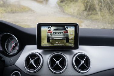 Mercedes-Benz GLA I (X156)، دفع رباعي 5 أبواب — شاشة نظام المعلومات والترفيه