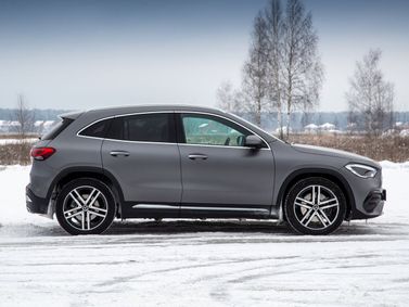 Mercedes-Benz GLA II (H247)، دفع رباعي 5 أبواب — منظر من الجانب الأيسر