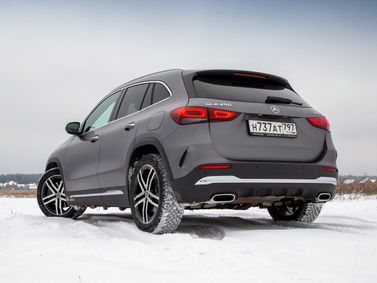 Mercedes-Benz GLA II (H247)، دفع رباعي 5 أبواب — منظر خلفي أيسر