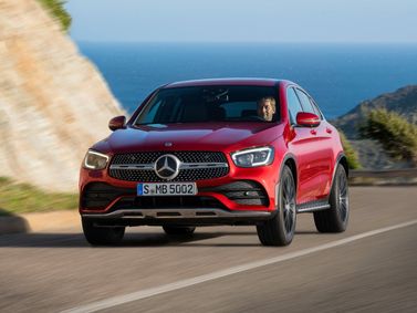 Mercedes-Benz GLC Coupe I (C253) فيس ليفت، دفع رباعي 5 أبواب — منظر أمامي أيمن