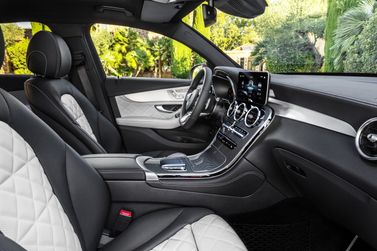 Mercedes-Benz GLC Coupe I (C253) فيس ليفت، دفع رباعي 5 أبواب — منظر عام للمقصورة