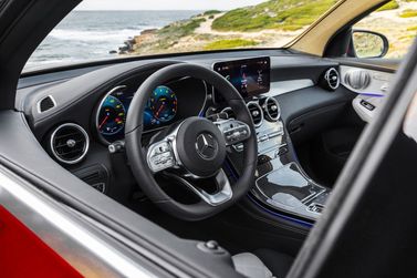 Mercedes-Benz GLC Coupe I (C253) فيس ليفت، دفع رباعي 5 أبواب — منطقة السائق