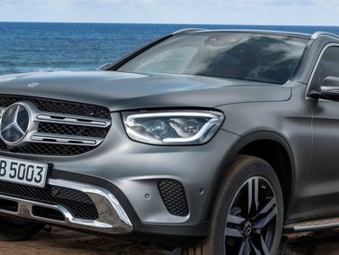 Mercedes-Benz GLC I (X253) فيس ليفت I (X253)، دفع رباعي 5 أبواب — منظر أمامي أيمن