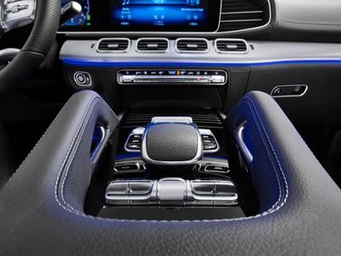 Mercedes-Benz GLE II (V167)، دفع رباعي 5 أبواب — الكونسول الوسطي