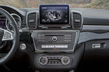 Mercedes-Benz GLE I (W166)، دفع رباعي 5 أبواب — الكونسول الوسطي