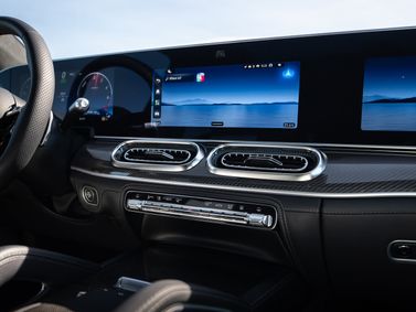 Mercedes-Benz GLE Coupe II (C167) Facelift 2, SUV 5 dr. — infotainment screen