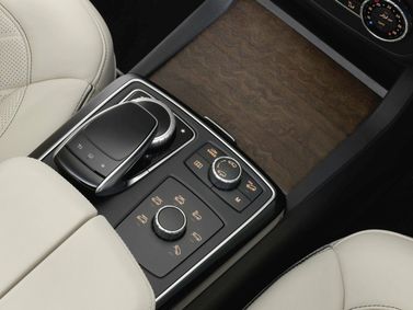 Mercedes-Benz GLS I (X166)، دفع رباعي 5 أبواب — الكونسول الوسطي
