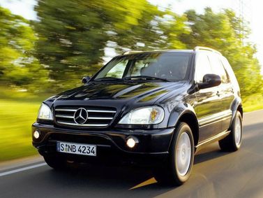 Mercedes-Benz M-Class AMG I (W163)، دفع رباعي 5 أبواب — منظر أمامي أيمن