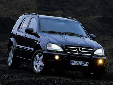 Mercedes-Benz M-Class AMG I (W163)، دفع رباعي 5 أبواب — منظر أمامي أيمن