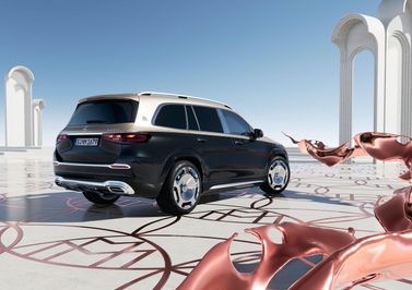 Mercedes-Benz Maybach GLS أنا فيس ليفت، دفع رباعي 5 أبواب — منظر خلفي بزاوية ثلاثة أرباع
