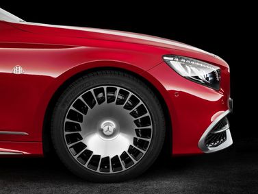 Mercedes-Benz Maybach S-Class I (X222) فيس ليفت I (X222)، قابلة للتحويل — الجزء الأمامي من السيارة عن قرب