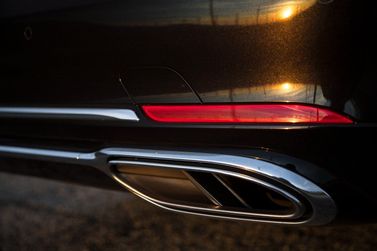 Mercedes-Benz Maybach S-Class I (X222) فيس ليفت I (X222)، سيدان — الجزء الخلفي من السيارة عن قرب