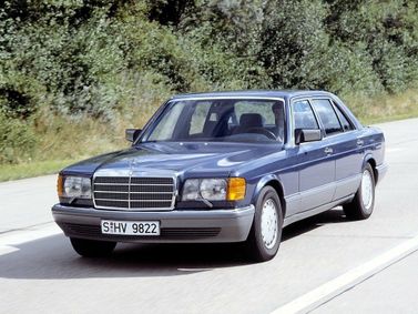 Mercedes-Benz S-Class عملية فيس ليفت II (W126) II (W126)، سيدان — منظر أمامي أيمن