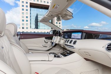 Mercedes-Benz S-Class فيس ليفت السادس (W222، C217)، قابلة للتحويل — منطقة السائق