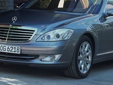 Mercedes-Benz S-Class V (W221)، سيدان — منظر أمامي أيمن