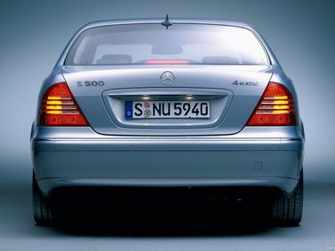 Mercedes-Benz S-Class IV (W220)، سيدان — منظر خلفي