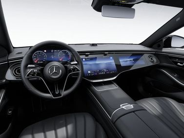 Mercedes-Benz S-Class VII (W223) تحديث التصميم، سيدان — منطقة السائق