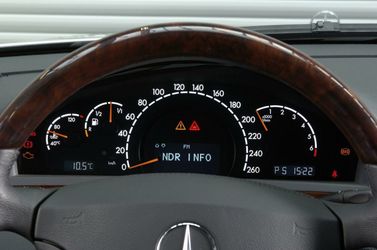 Mercedes-Benz S-Class IV (W220)، سيدان — لوحة العدادات