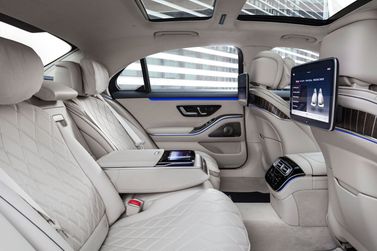 Mercedes-Benz S-Class سابعاً (W223)، سيدان Long — المقاعد الخلفية