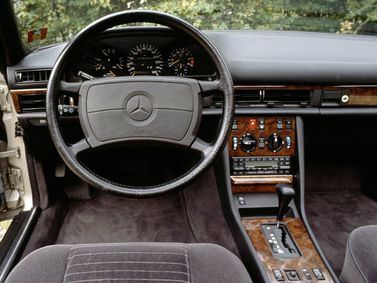 Mercedes-Benz S-Class II (W126)، كوبيه — منطقة السائق