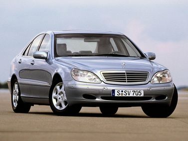 Mercedes-Benz S-Class IV (W220)، سيدان — منظر أمامي أيمن