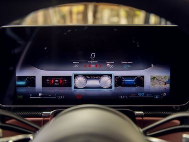 Mercedes-Benz S-Class سابعاً (W223)، سيدان — لوحة العدادات