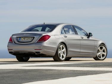 Mercedes-Benz S-Class السادس (W222، C217)، سيدان — منظر خلفي أيمن