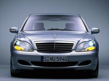 Mercedes-Benz S-Class IV (W220)، سيدان — منظر أمامي