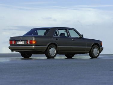 Mercedes-Benz S-Class عملية فيس ليفت II (W126) II (W126)، سيدان — منظر خلفي أيمن