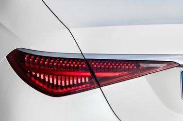 Mercedes-Benz S-Class سابعاً (W223)، سيدان Long — المصباح الخلفي