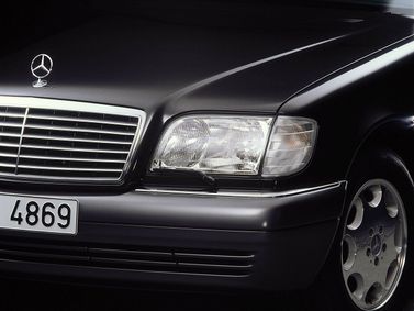 Mercedes-Benz S-Class عملية فيس ليفت III (W140)، سيدان Long — منظر أمامي أيمن