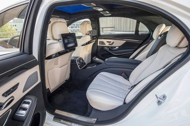 Mercedes-Benz S-Class فيس ليفت السادس (W222، C217)، سيدان Long — المقاعد الخلفية