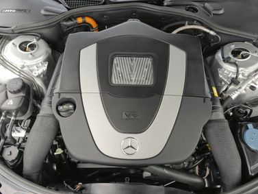 Mercedes-Benz S-Class عملية فيس ليفت V (W221)، سيدان — حجرة المحرك
