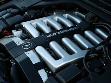 Mercedes-Benz S-Class عملية فيس ليفت III (W140)، سيدان Long — حجرة المحرك