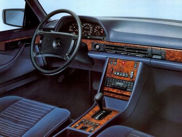 Mercedes-Benz S-Class II (W126)، كوبيه — لوحة القيادة