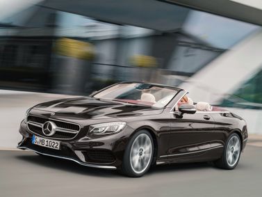 Mercedes-Benz S-Class فيس ليفت السادس (W222، C217)، قابلة للتحويل — منظر أمامي أيمن