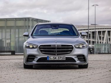 Mercedes-Benz S-Class سابعاً (W223)، سيدان — منظر أمامي