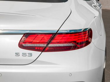 Mercedes-Benz S-Class AMG عملية فيس ليفت III (W222، C217)، كوبيه — المصباح الخلفي
