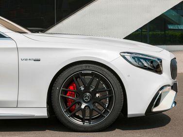 Mercedes-Benz S-Class AMG عملية فيس ليفت III (W222، C217)، كوبيه — منظر أمامي أيمن