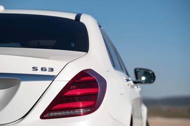 Mercedes-Benz S-Class AMG عملية فيس ليفت III (W222، C217)، سيدان — الجزء الخلفي من السيارة عن قرب