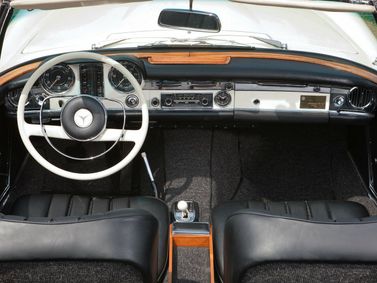 Mercedes-Benz SL-Class II (W113), Родстер — передняя панель