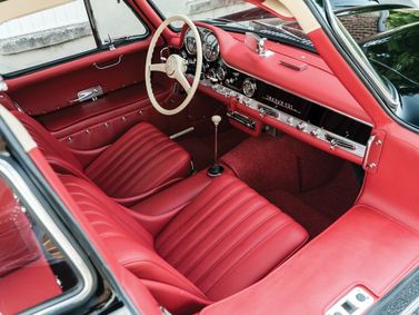 Mercedes-Benz SL-Class W198، كوبيه — منطقة السائق