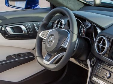 Mercedes-Benz SL-Class VI (R231) Рестайлинг, Родстер — место водителя