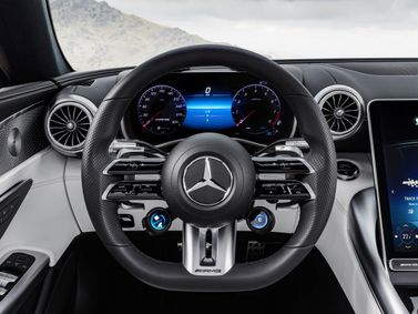 Mercedes-Benz SL-Class AMG IV (R232)، رودستر SL 43 — عجلة القيادة